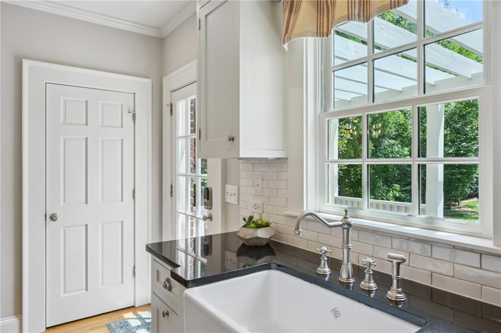 3553 Kingsboro Road NE