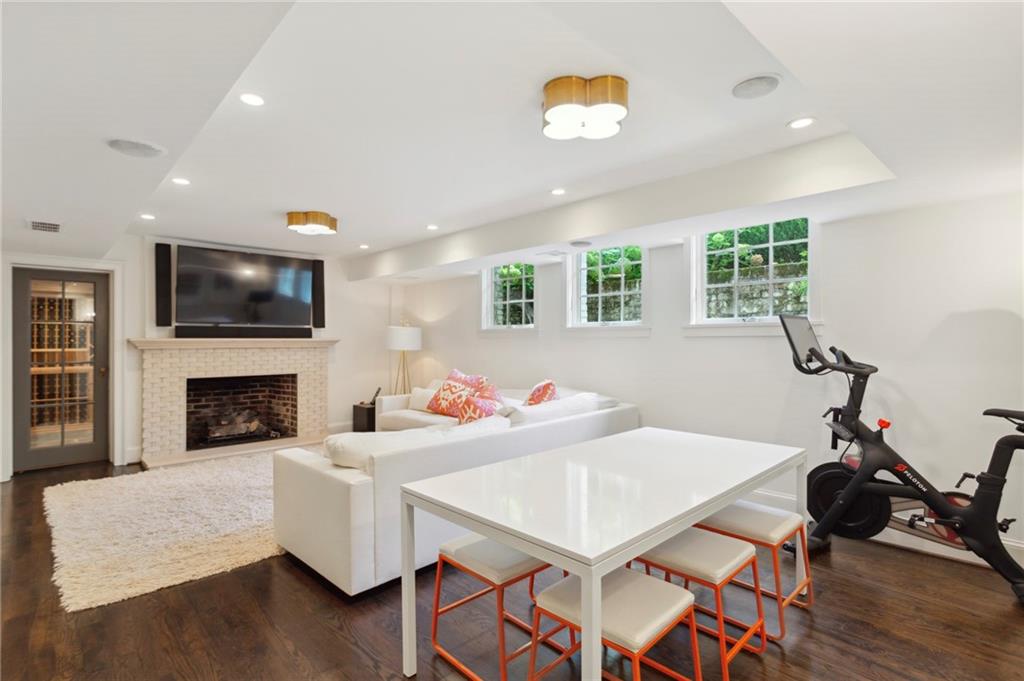 3136 Andrews Drive NW