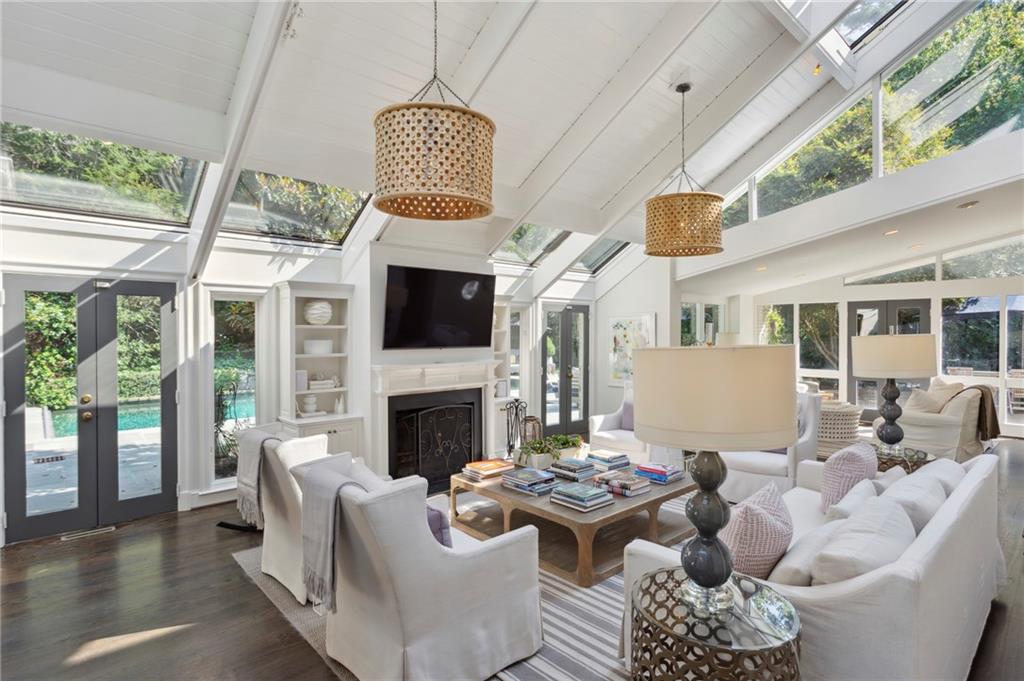 3136 Andrews Drive NW