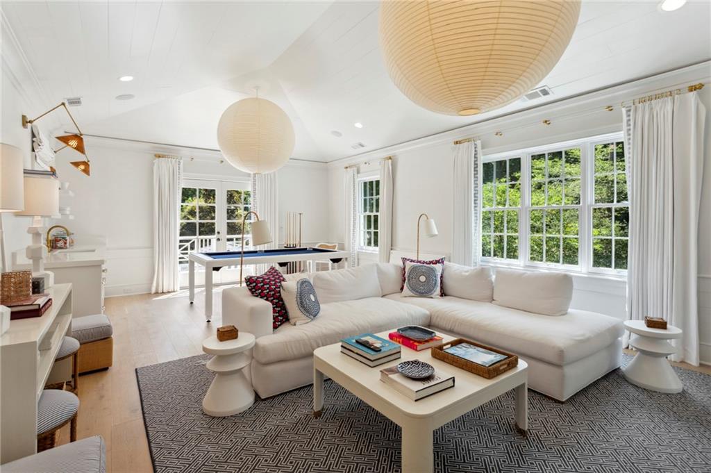 3136 Andrews Drive NW