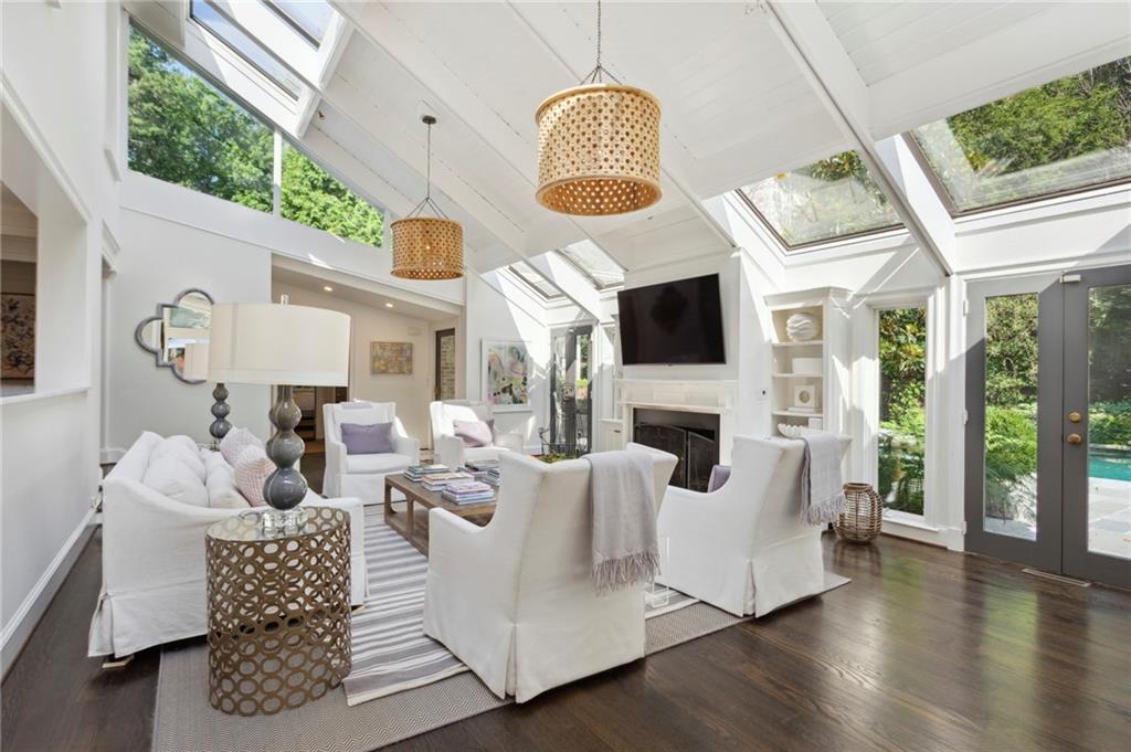 3136 Andrews Drive NW