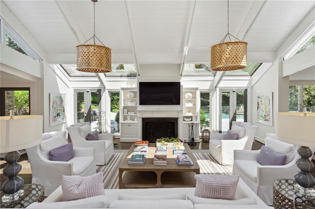 3136 Andrews Drive NW