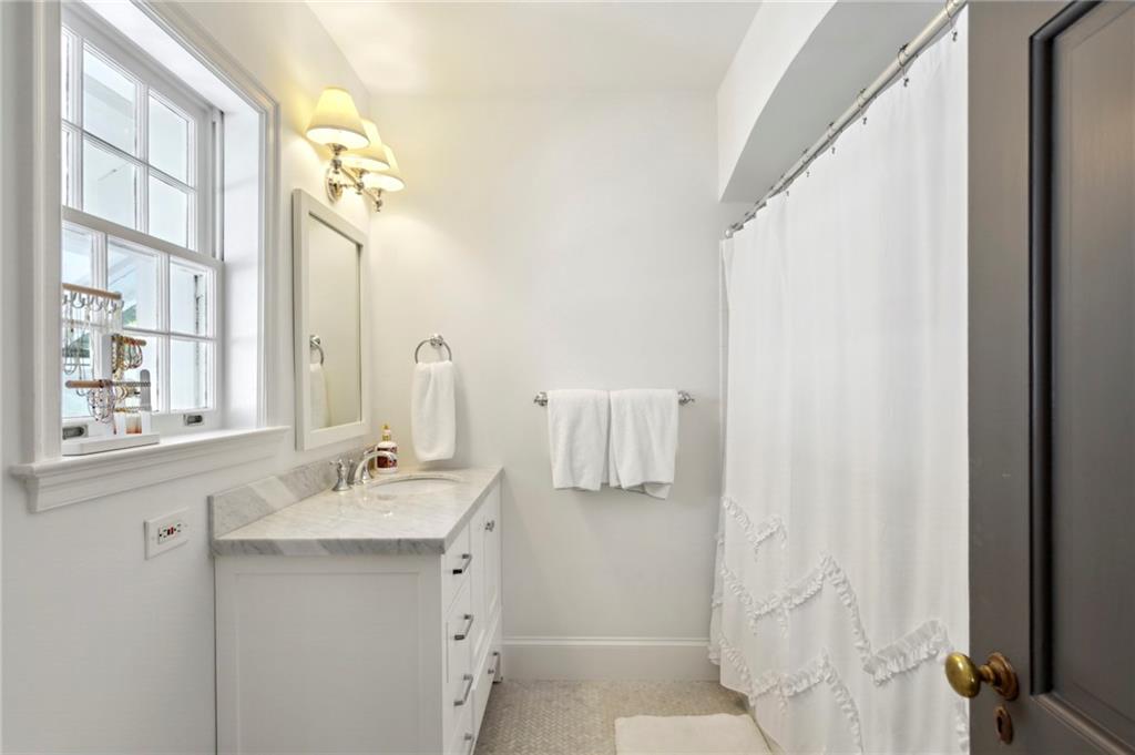 3136 Andrews Drive NW