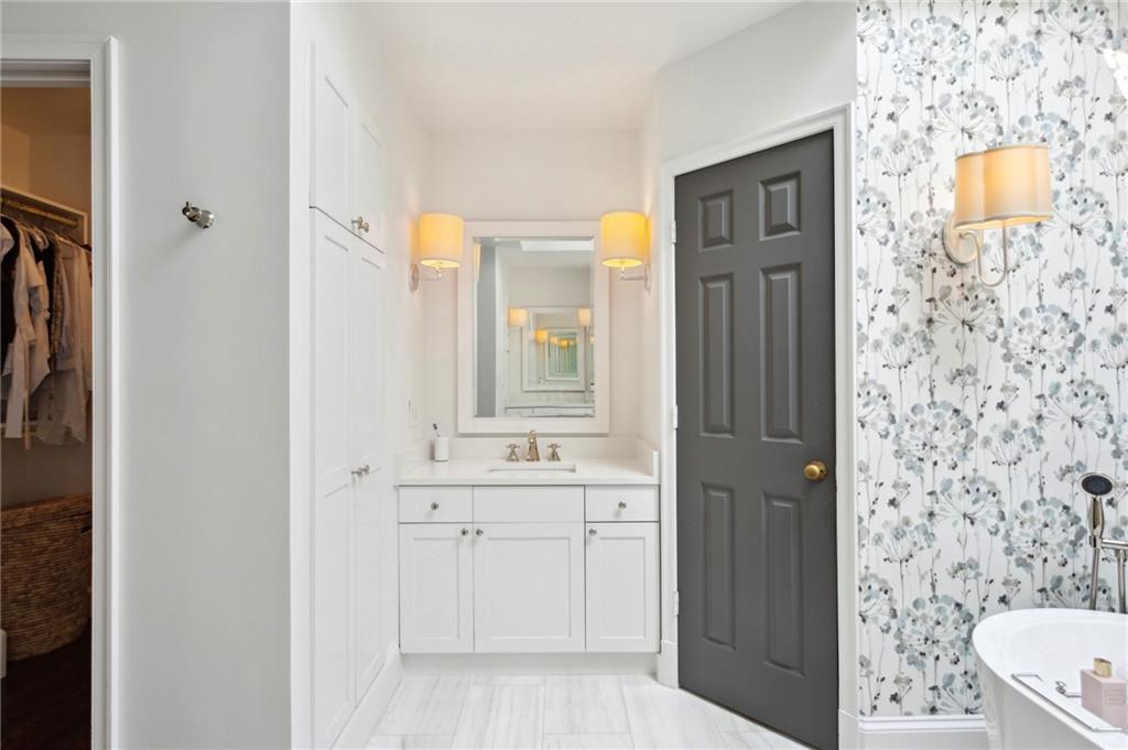 3136 Andrews Drive NW