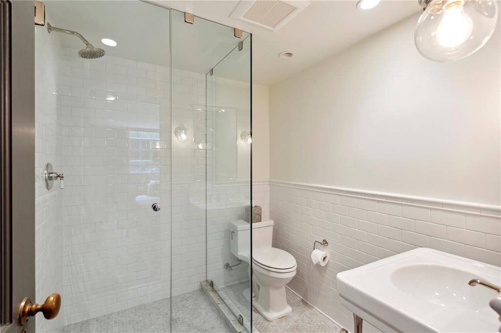 3136 Andrews Drive NW