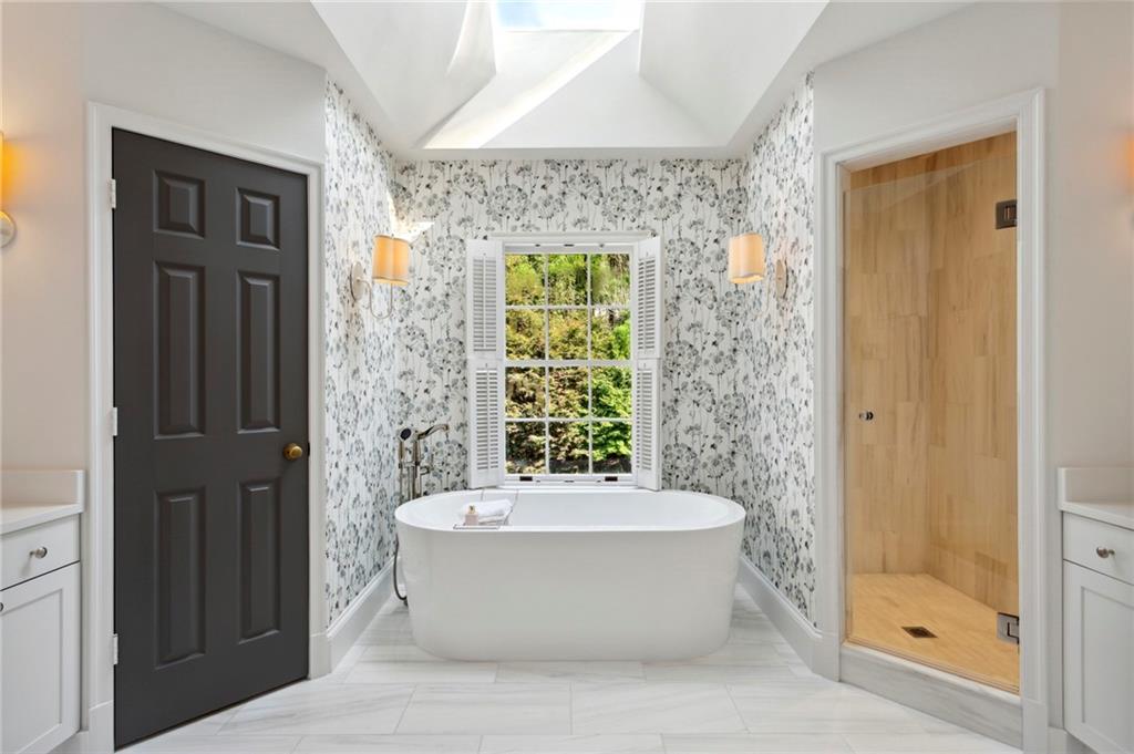 3136 Andrews Drive NW