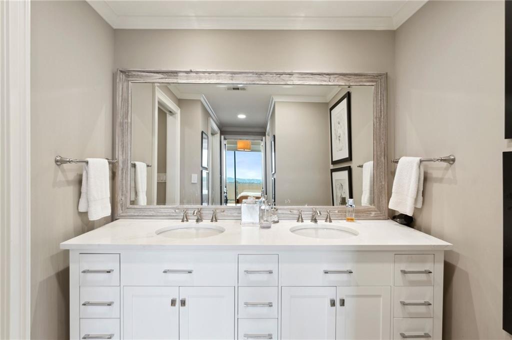 2575 Peachtree Road Unit 18 E