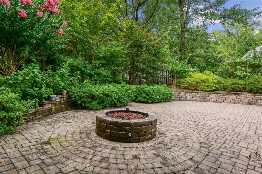 2416 Thompson Road NE