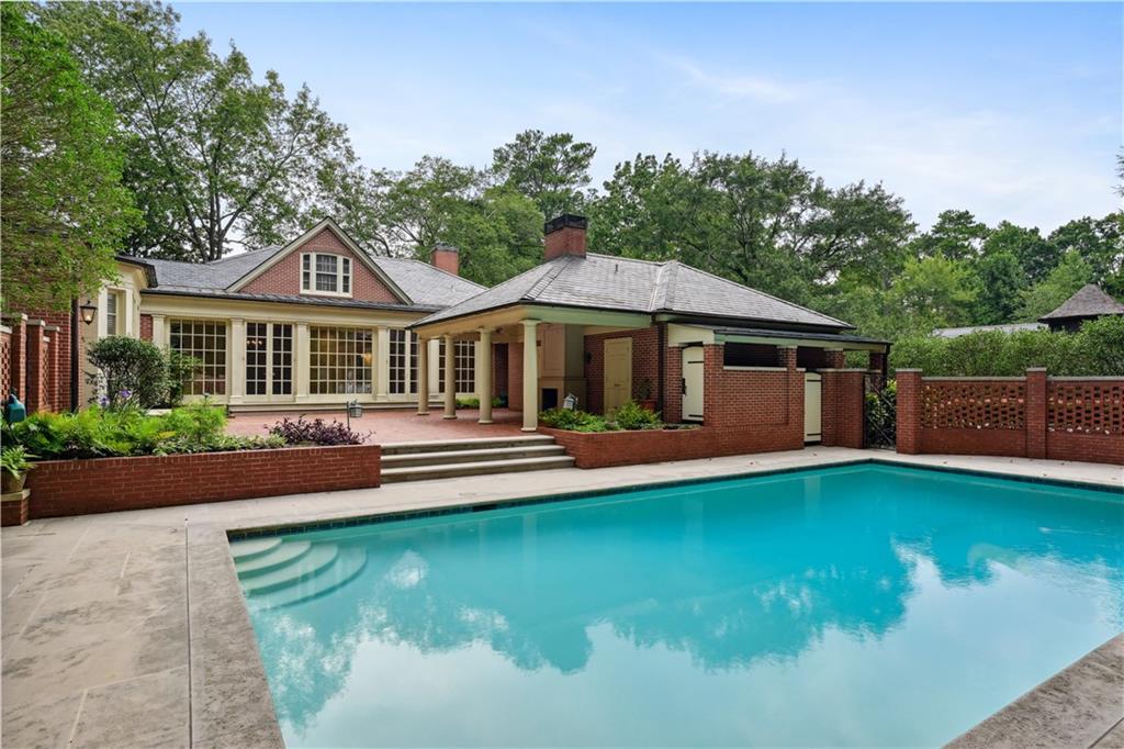 3543 Woodhaven Road NW