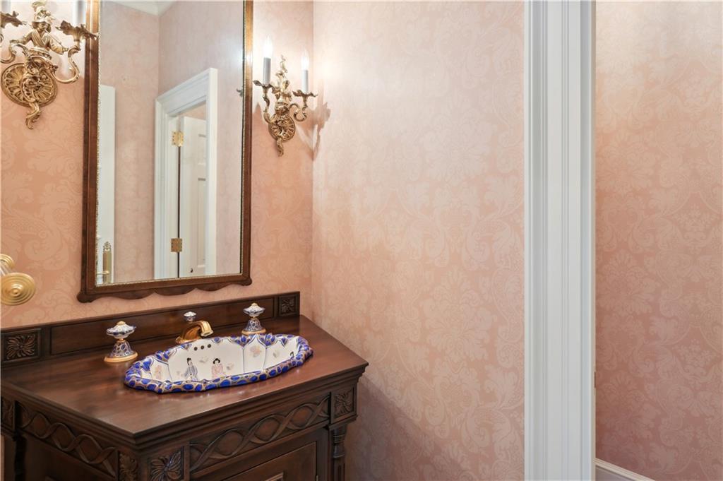 3543 Woodhaven Road NW