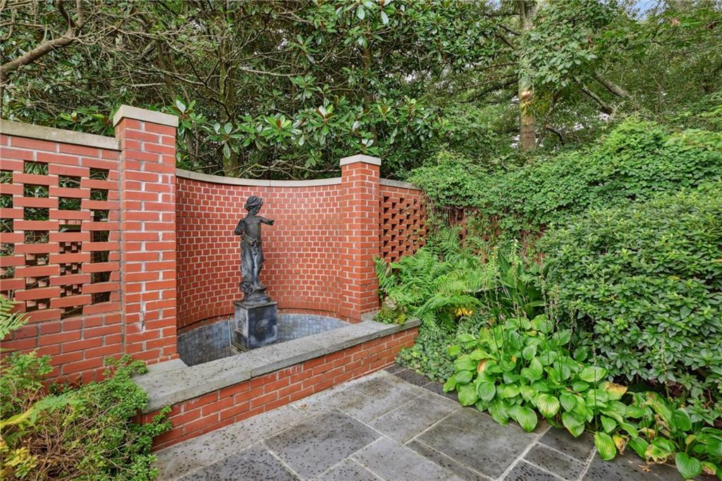 3543 Woodhaven Road NW