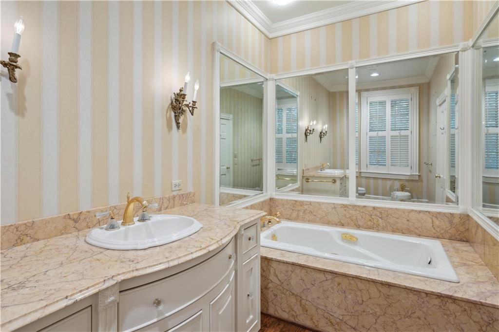 3543 Woodhaven Road NW