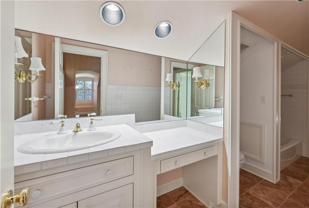 3543 Woodhaven Road NW