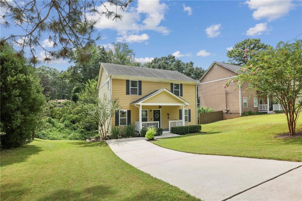 1558 Mary George Avenue NW