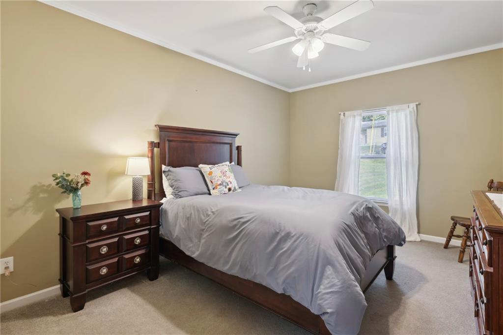 1558 Mary George Avenue NW