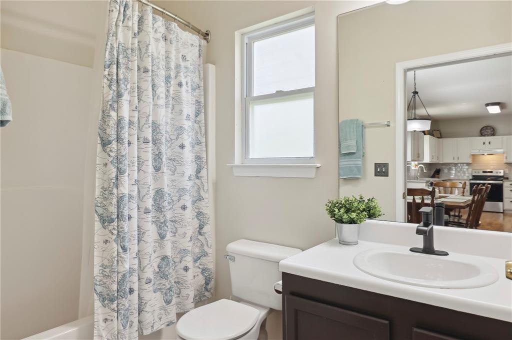 1558 Mary George Avenue NW