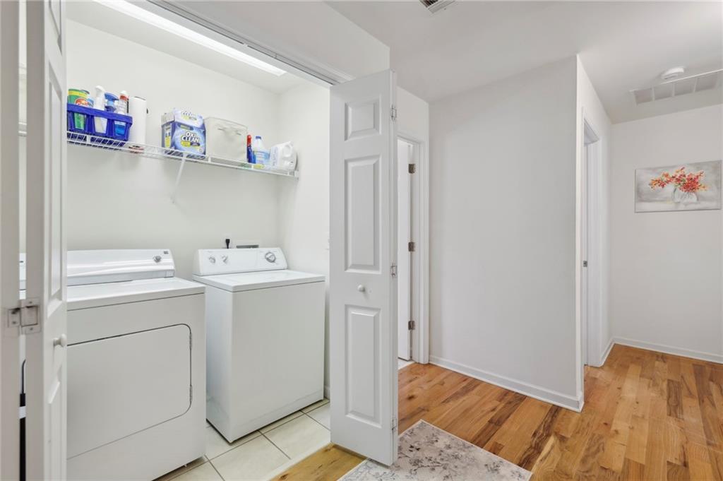 1558 Mary George Avenue NW