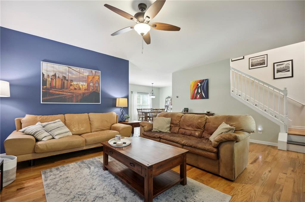 1558 Mary George Avenue NW