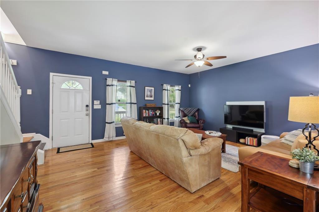 1558 Mary George Avenue NW