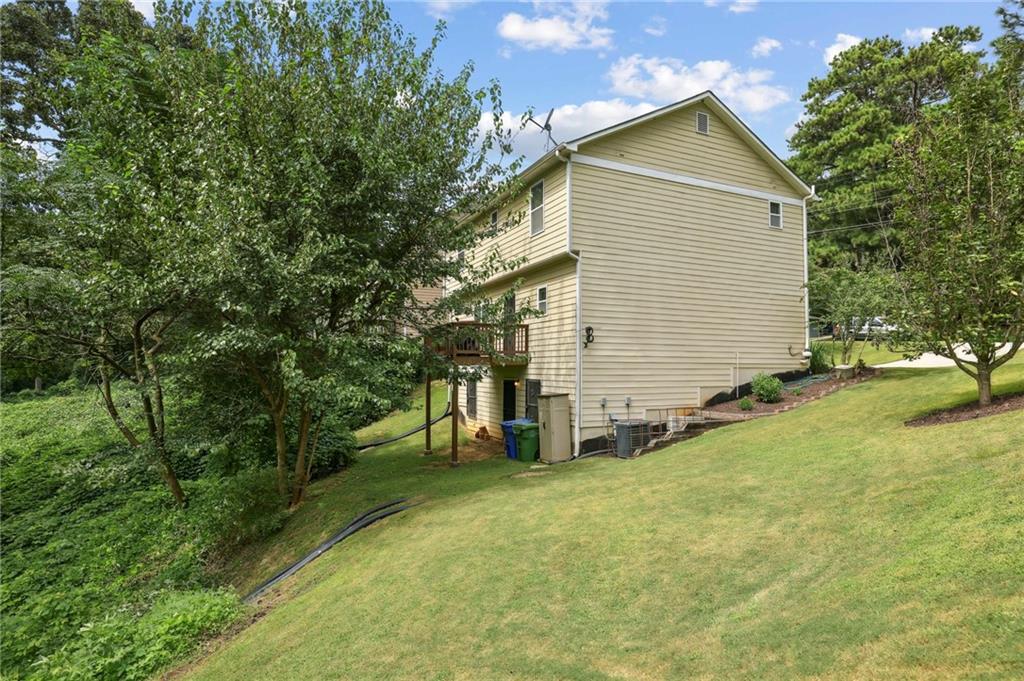 1558 Mary George Avenue NW