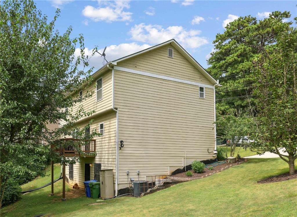 1558 Mary George Avenue NW