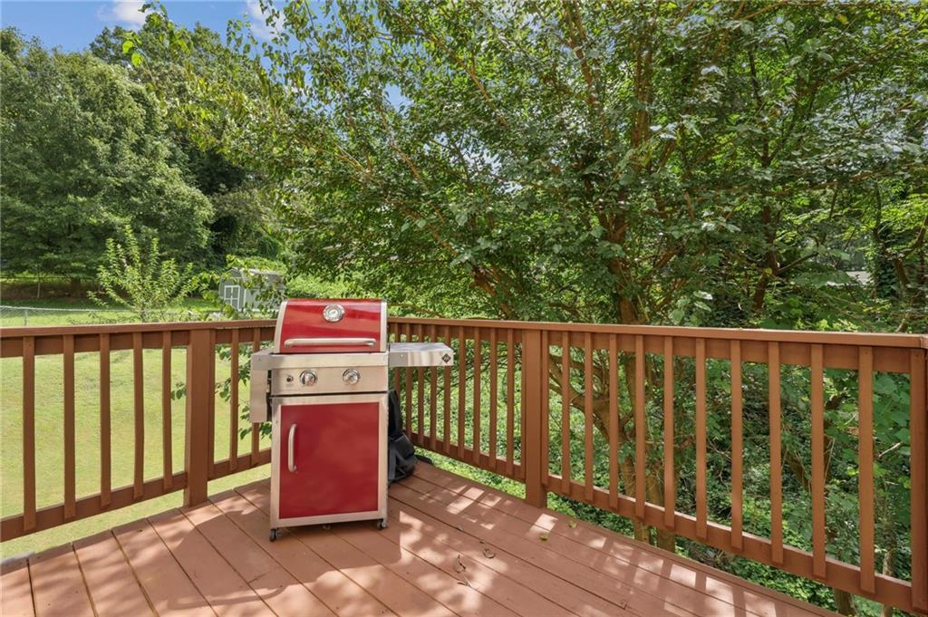 1558 Mary George Avenue NW