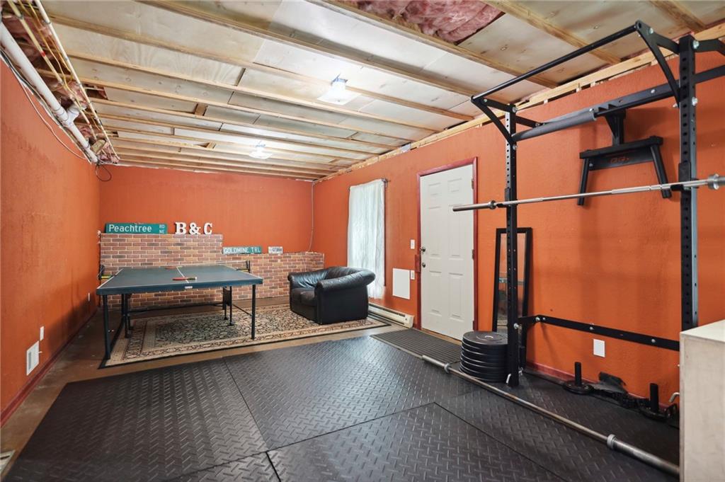 1558 Mary George Avenue NW