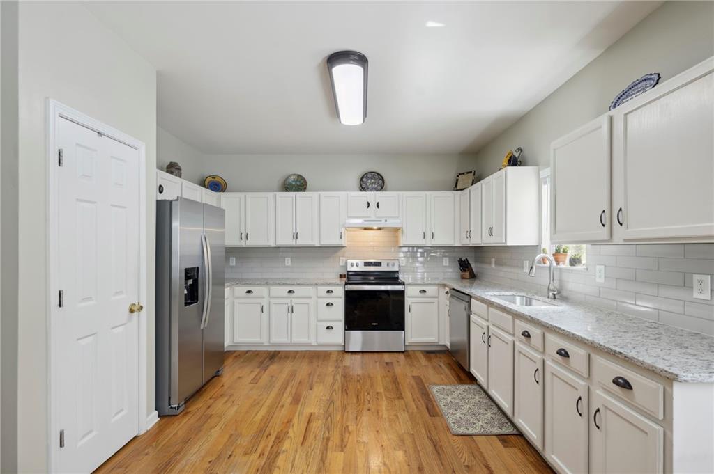 1558 Mary George Avenue NW