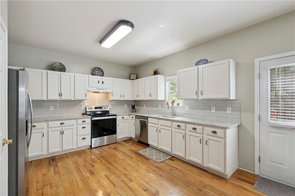 1558 Mary George Avenue NW