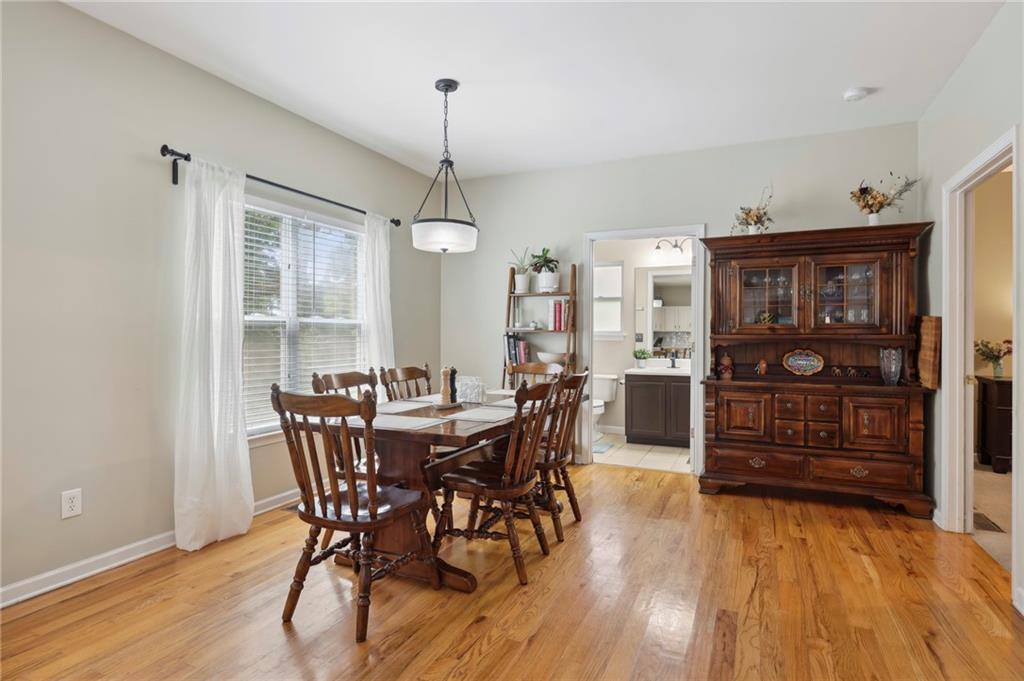 1558 Mary George Avenue NW