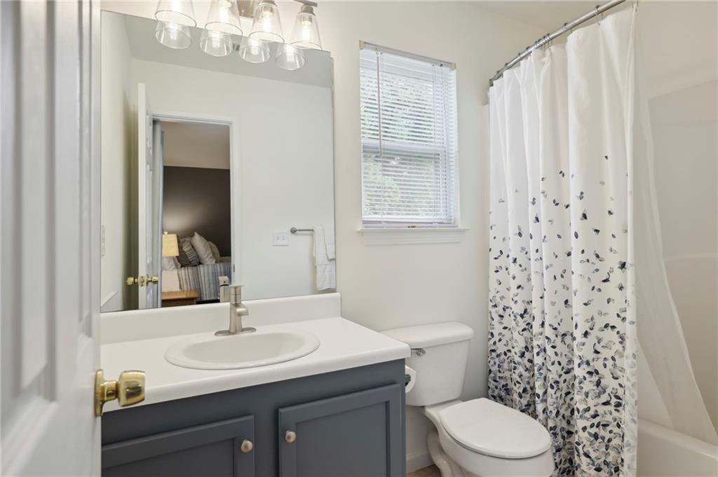 1558 Mary George Avenue NW