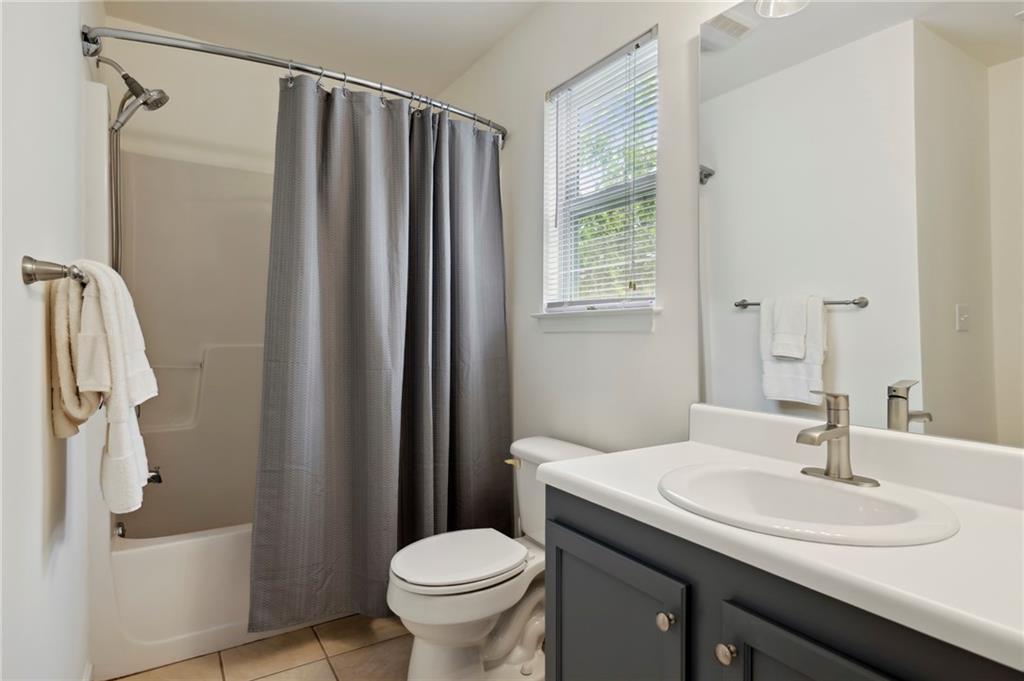 1558 Mary George Avenue NW