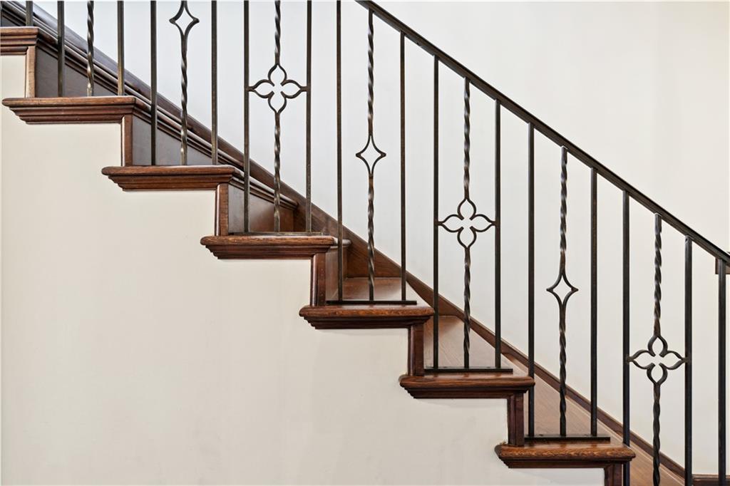 2581 Woodward Way NW