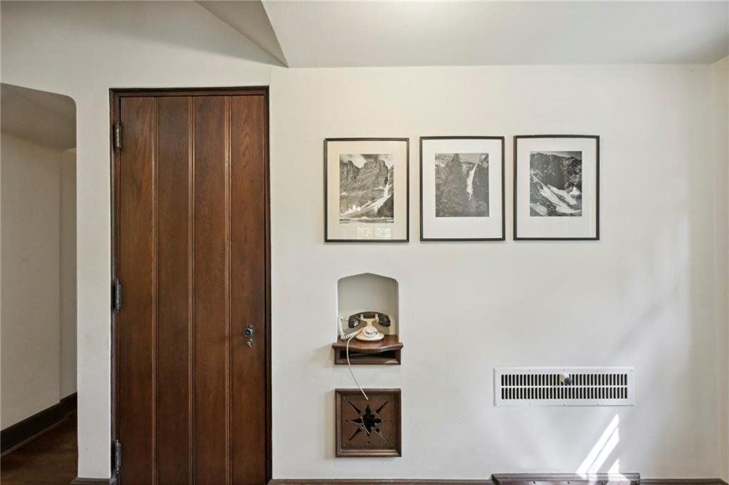 2581 Woodward Way NW