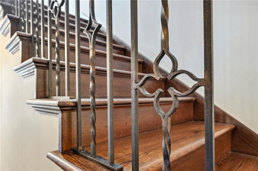 2581 Woodward Way NW