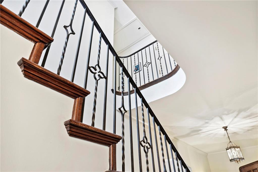 2581 Woodward Way NW