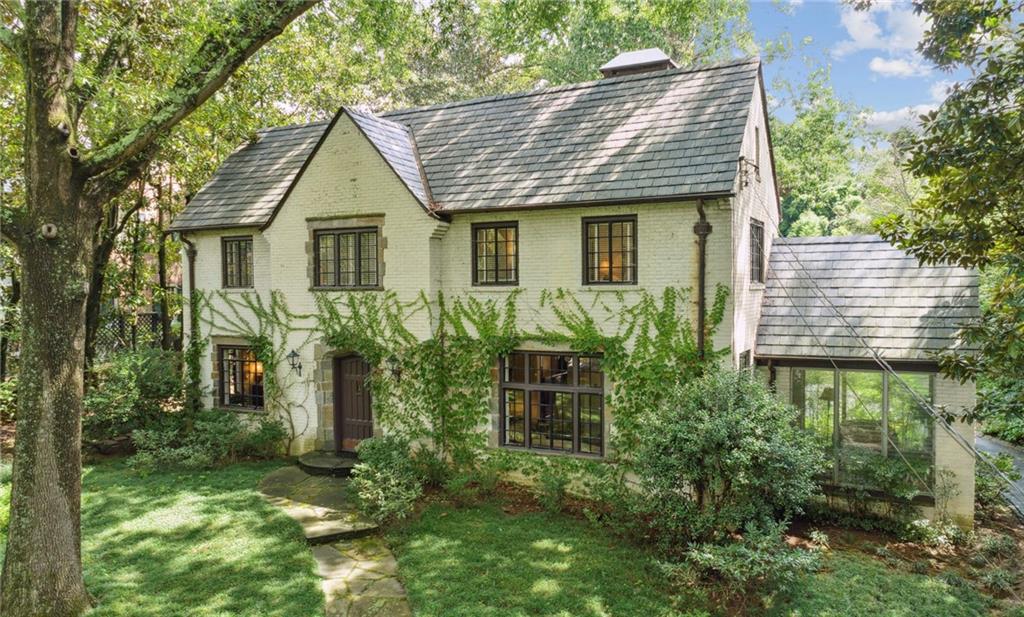 2581 Woodward Way NW