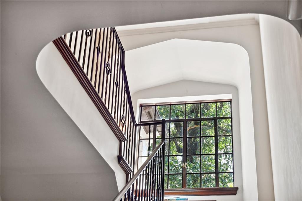 2581 Woodward Way NW