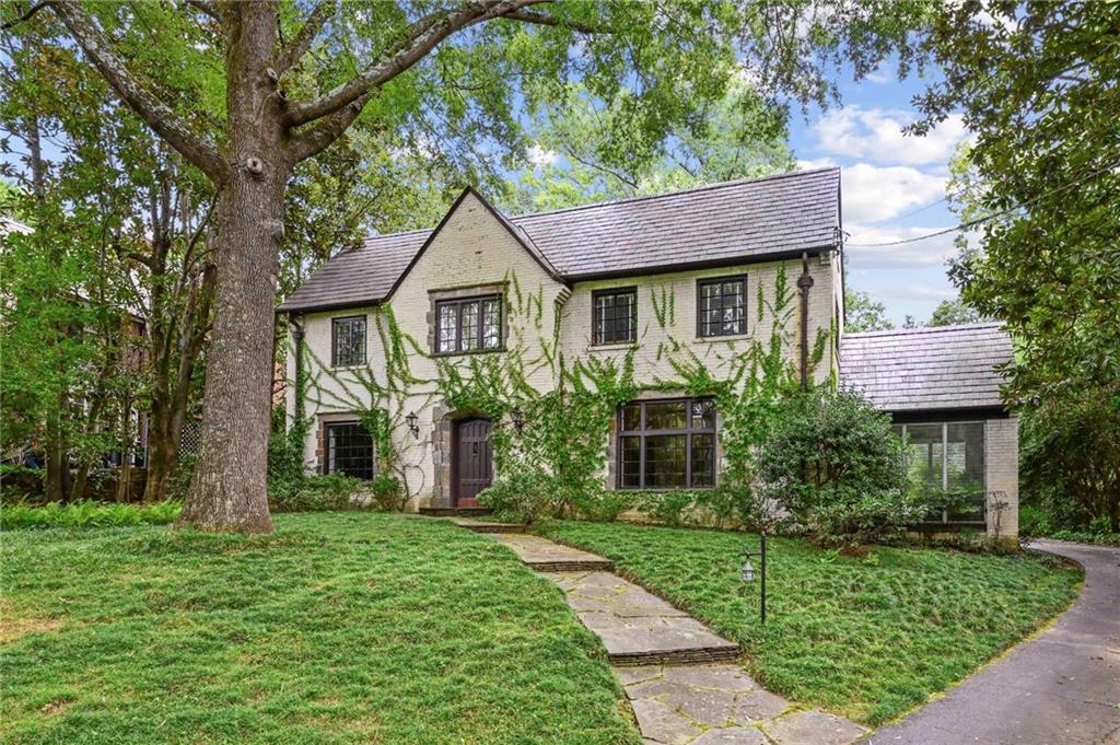 2581 Woodward Way NW