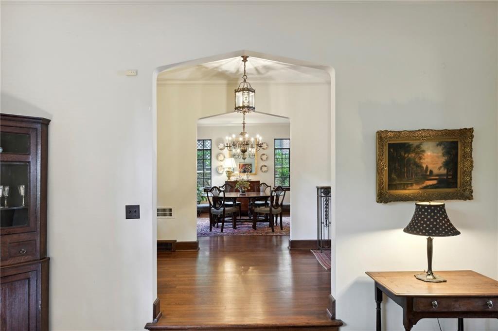 2581 Woodward Way NW