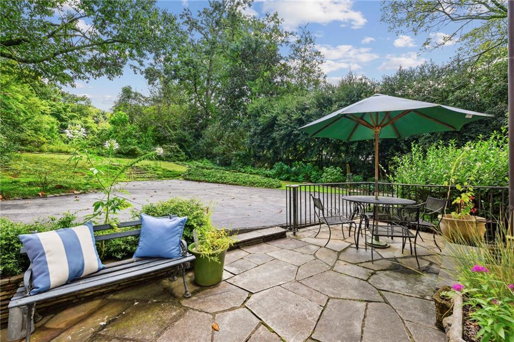 2581 Woodward Way NW