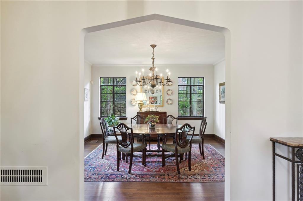 2581 Woodward Way NW