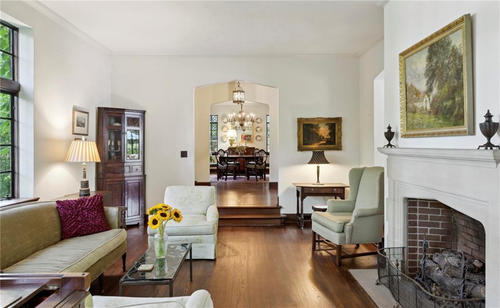 2581 Woodward Way NW