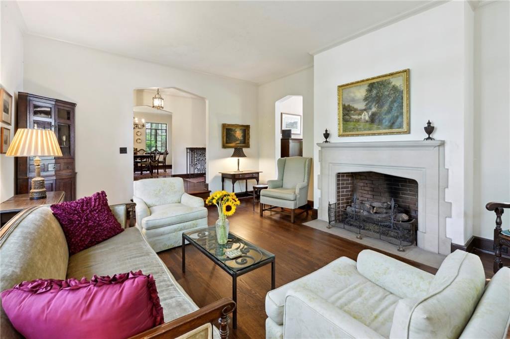 2581 Woodward Way NW