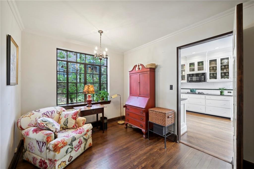 2581 Woodward Way NW