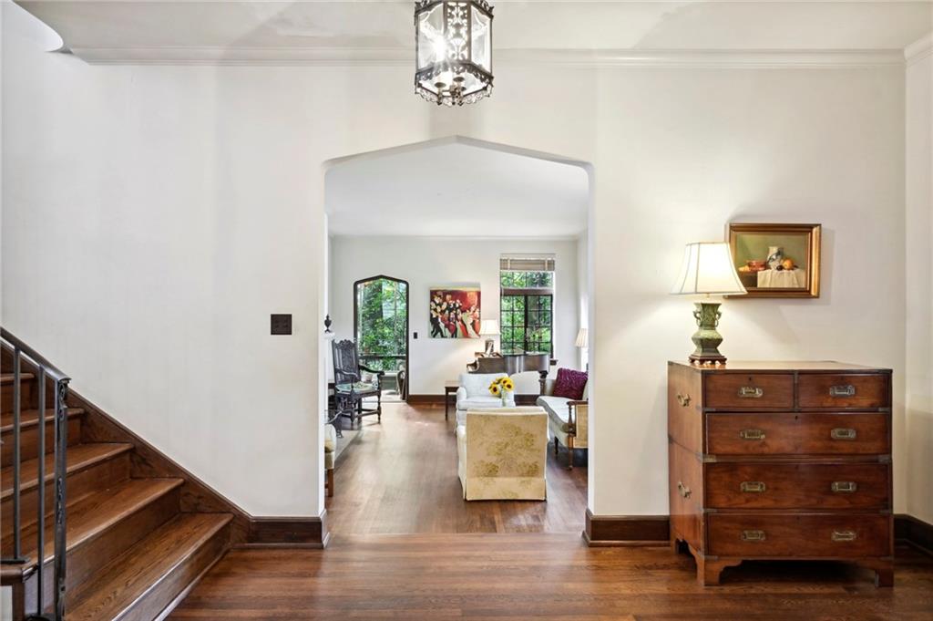 2581 Woodward Way NW