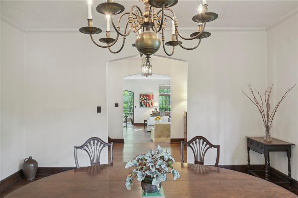 2581 Woodward Way NW