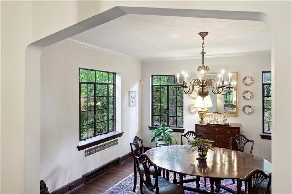 2581 Woodward Way NW