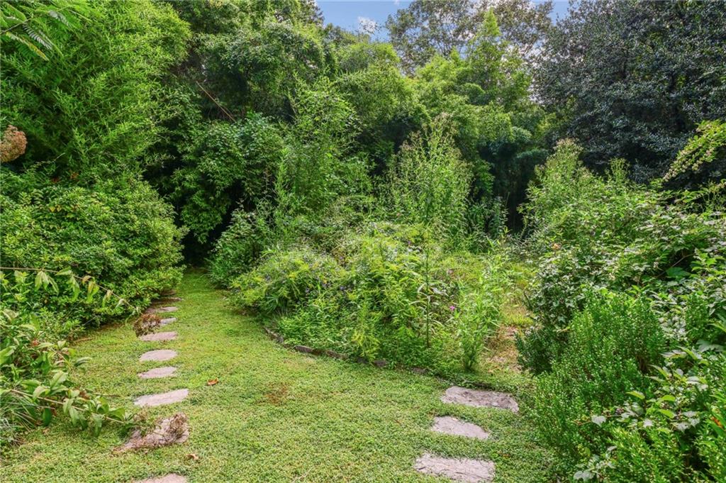 2581 Woodward Way NW