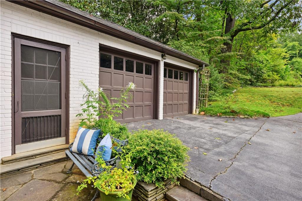 2581 Woodward Way NW